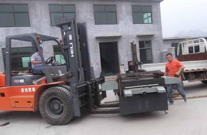 叉車租賃的案例展示-叉車搬運設備現場