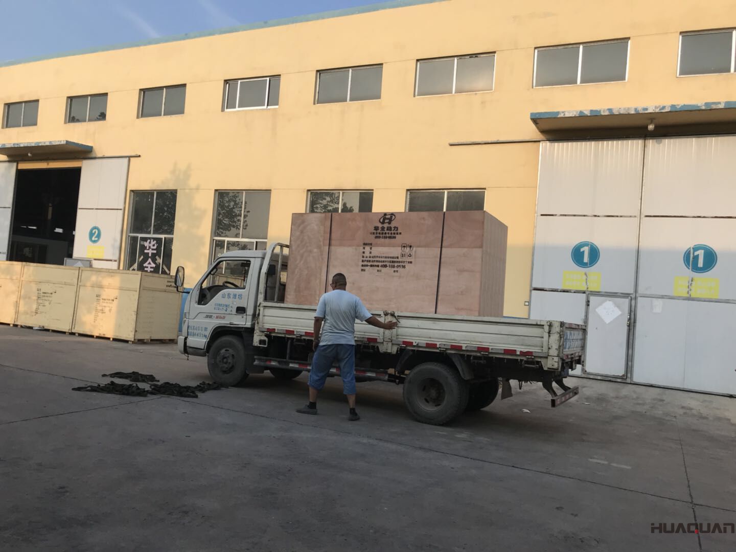 7月22號一臺HQ300GF標(biāo)配型柴油發(fā)電機(jī)組已發(fā)往河南