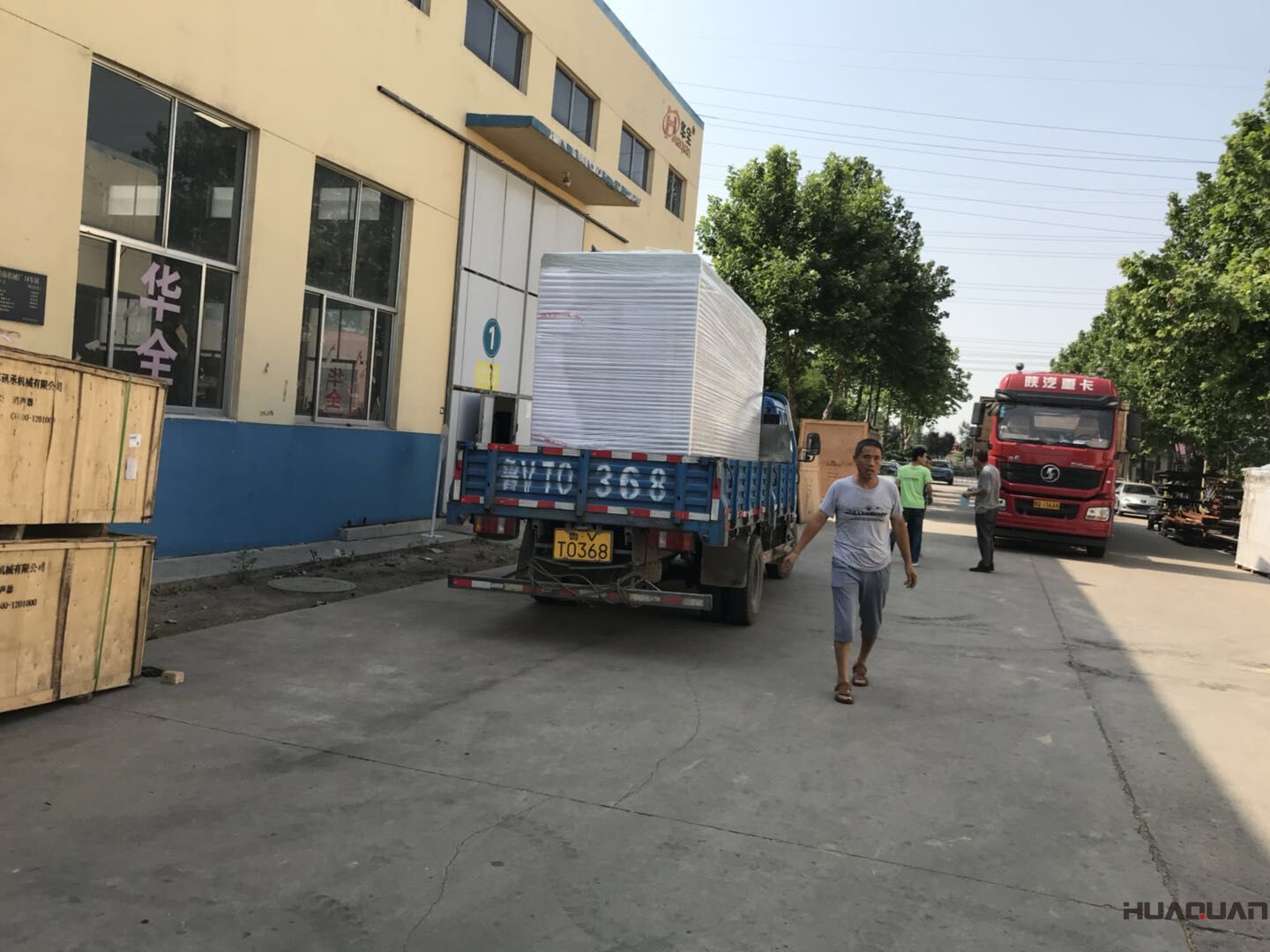 7月23號一臺HQKX400GF靜音型柴油發(fā)電機(jī)組發(fā)往河南