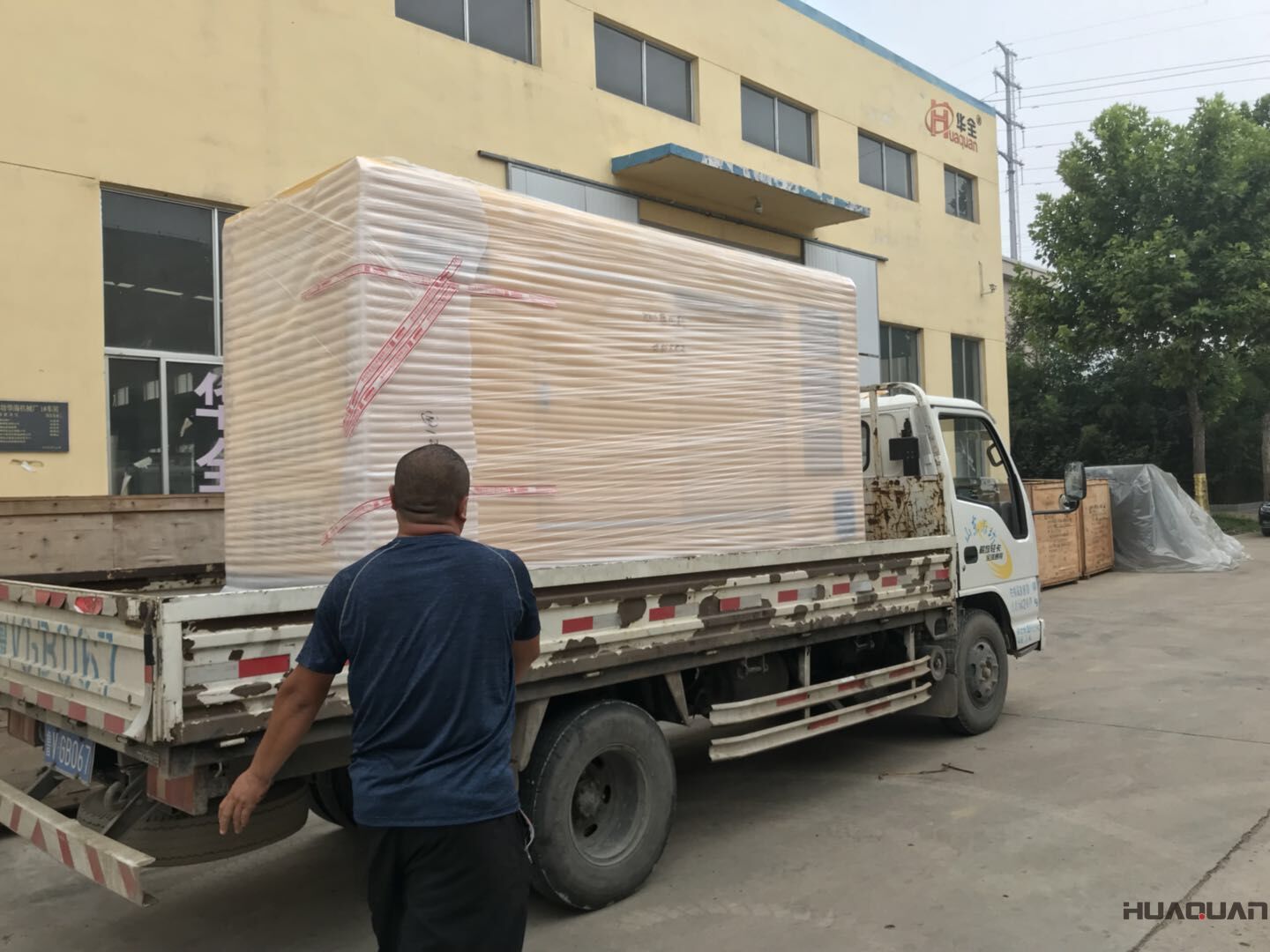 一臺75kw標(biāo)配柴油發(fā)電機(jī)組于8月14順利發(fā)往湖北