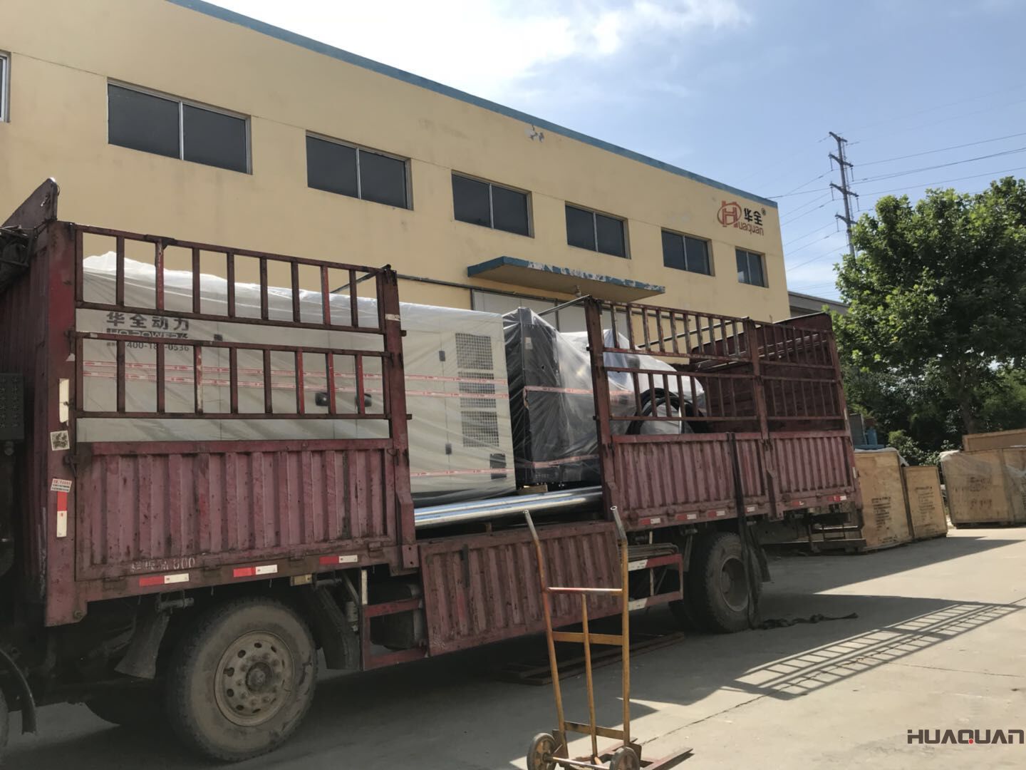 一臺60kw標(biāo)配陸用發(fā)電機(jī)組于8月17順利發(fā)往湖北省