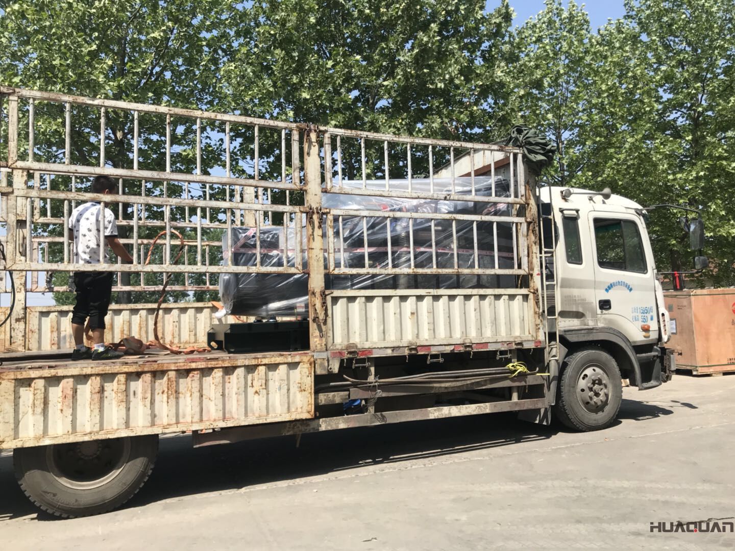 8月25日，一臺(tái)1000kw自動(dòng)化柴油發(fā)電機(jī)組于華全動(dòng)力順利發(fā)往浙江省