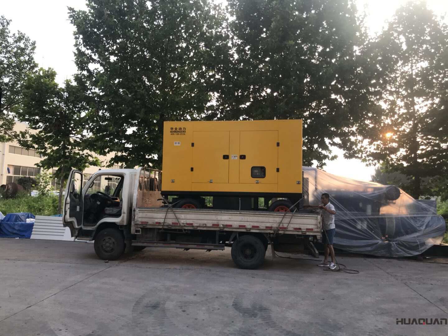 發貨了！9月19日一臺300kw移動靜音拖車型柴油發電機組已發往安徽