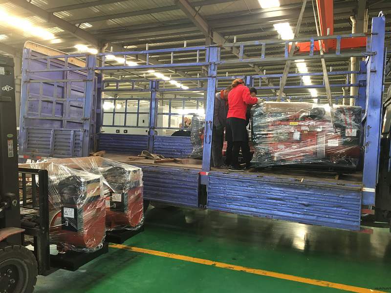 一臺150kw自動化型柴油發(fā)電機(jī)組于10月4日發(fā)往河南