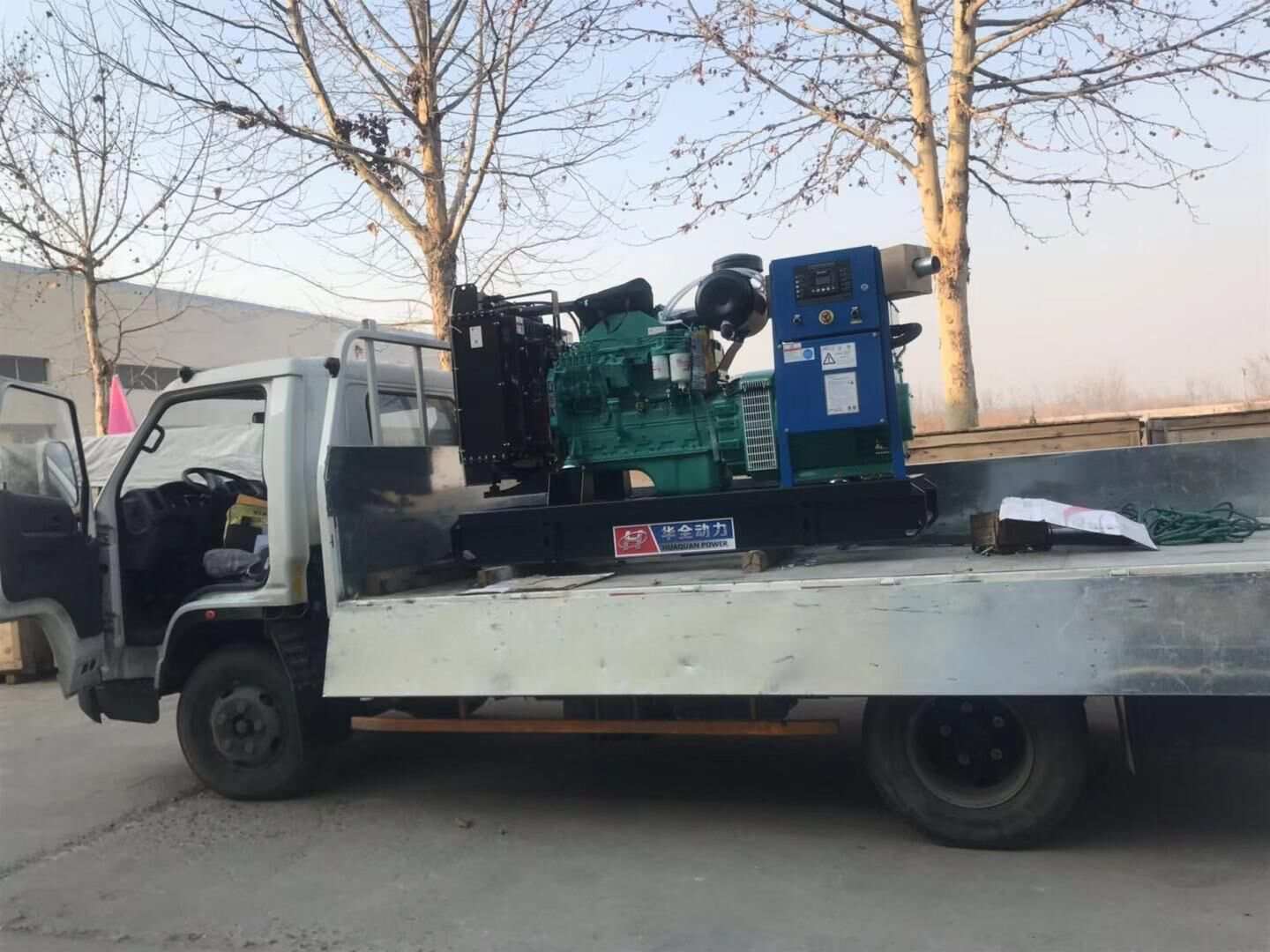 天氣雖然涼了，但是華全動(dòng)力發(fā)電機(jī)組的銷量卻依舊火熱，這不一臺(tái)50kw標(biāo)配柴油發(fā)電機(jī)組于12月3日順利發(fā)往江蘇省