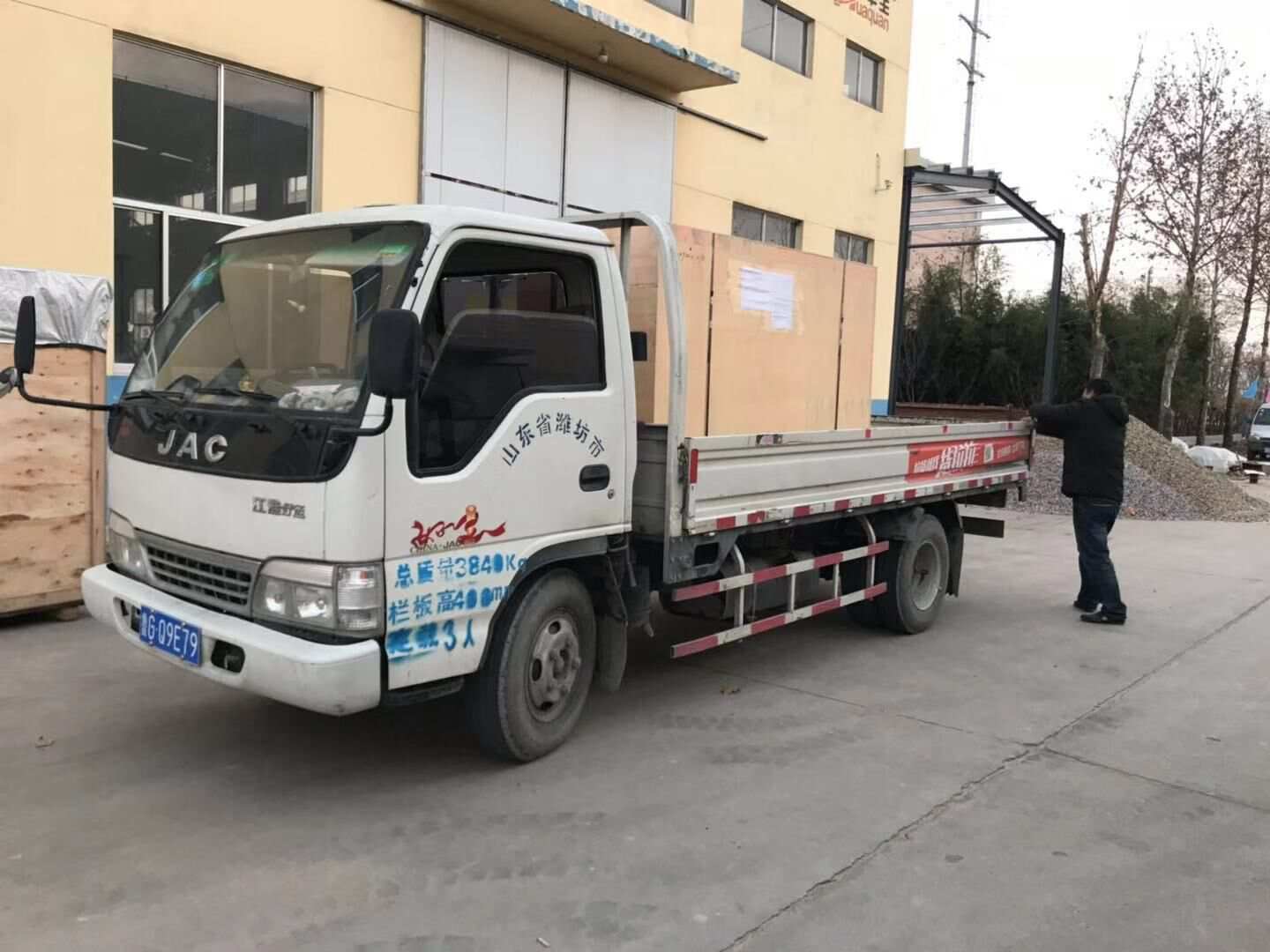 華全動力一臺30kw立柜四保護燃氣發(fā)電機組于12月14日成功發(fā)往青海省