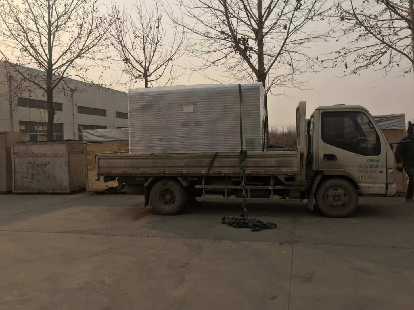 1月2日，江蘇陳先生從華全動力采購的一臺35kw靜音箱柴油發電機組成功發往目的地