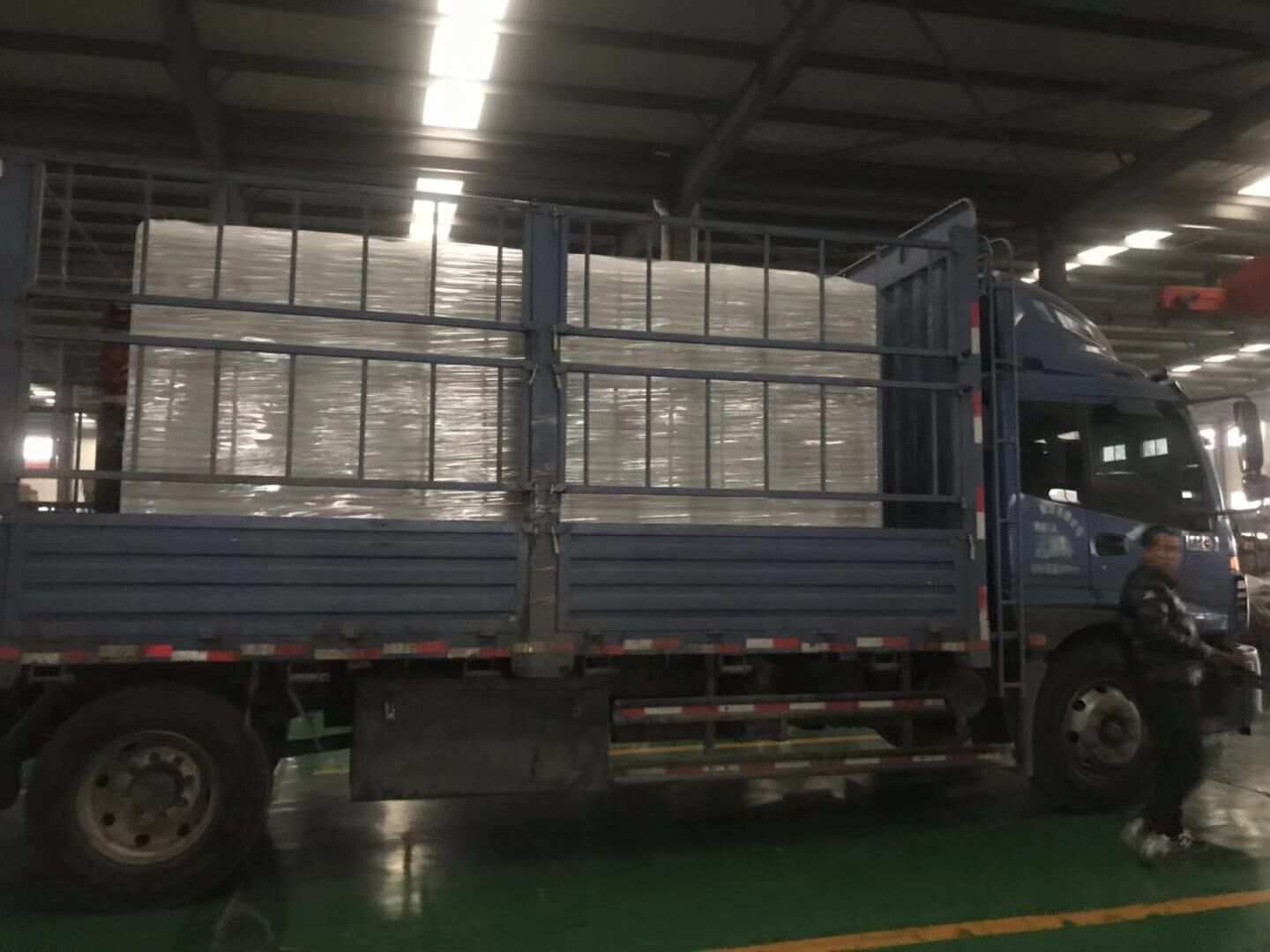 山東省姜先生從華全動力采購的300kw靜音箱柴油發電機組于1月10日順利發往目的地