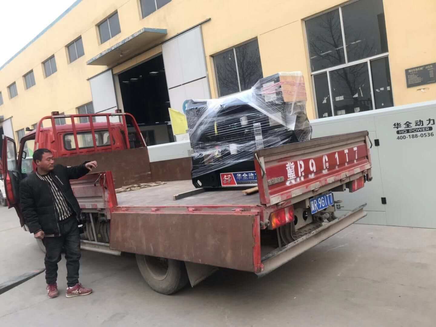 羅先生從華全動(dòng)力采購(gòu)的15kw標(biāo)配柴油發(fā)電機(jī)組于10月16日順利發(fā)往廣東省