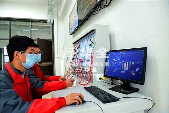 華全應(yīng)急發(fā)電機(jī)組研發(fā)團(tuán)隊